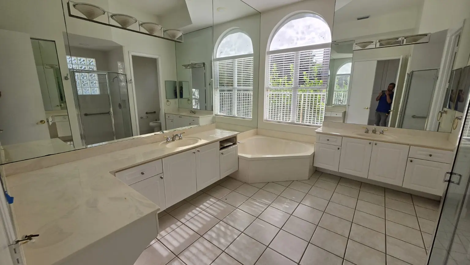 south-florida-primary-bathroom-remodel-before south-florida-primary-bathroom-remodel-before